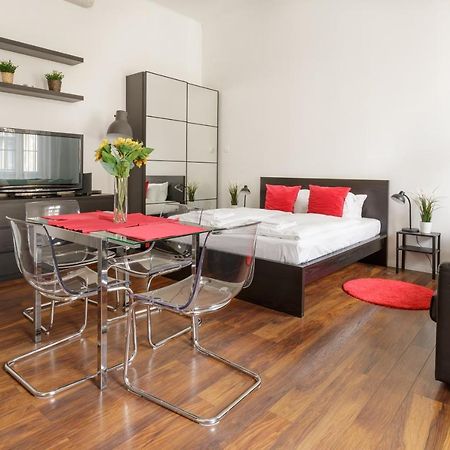 Red Dot Two - New Unit In The Heart Of Party Town Apartamento Budapeste Exterior foto