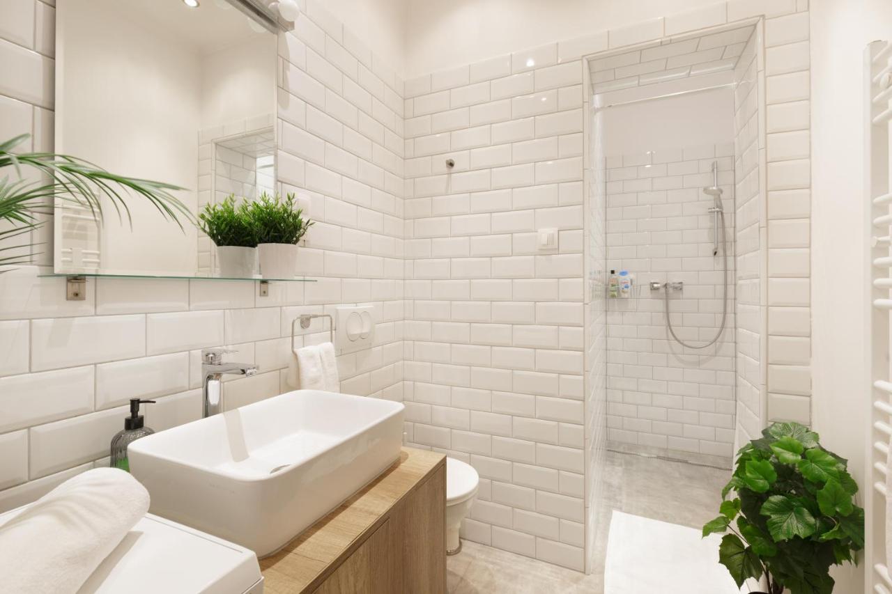 Red Dot Two - New Unit In The Heart Of Party Town Apartamento Budapeste Exterior foto