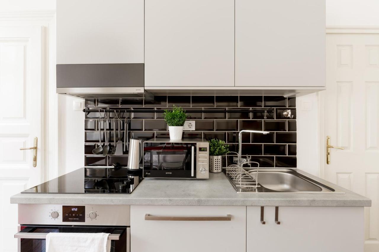 Red Dot Two - New Unit In The Heart Of Party Town Apartamento Budapeste Exterior foto