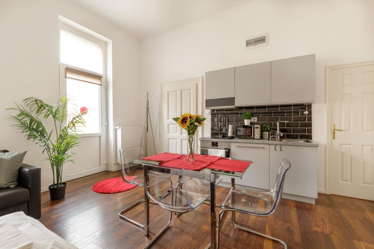Red Dot Two - New Unit In The Heart Of Party Town Apartamento Budapeste Exterior foto