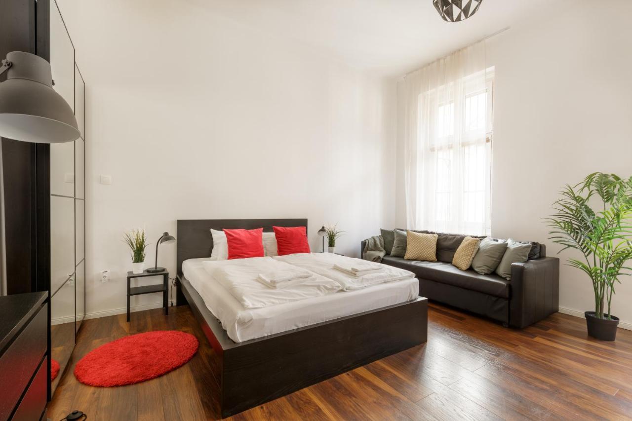 Red Dot Two - New Unit In The Heart Of Party Town Apartamento Budapeste Exterior foto