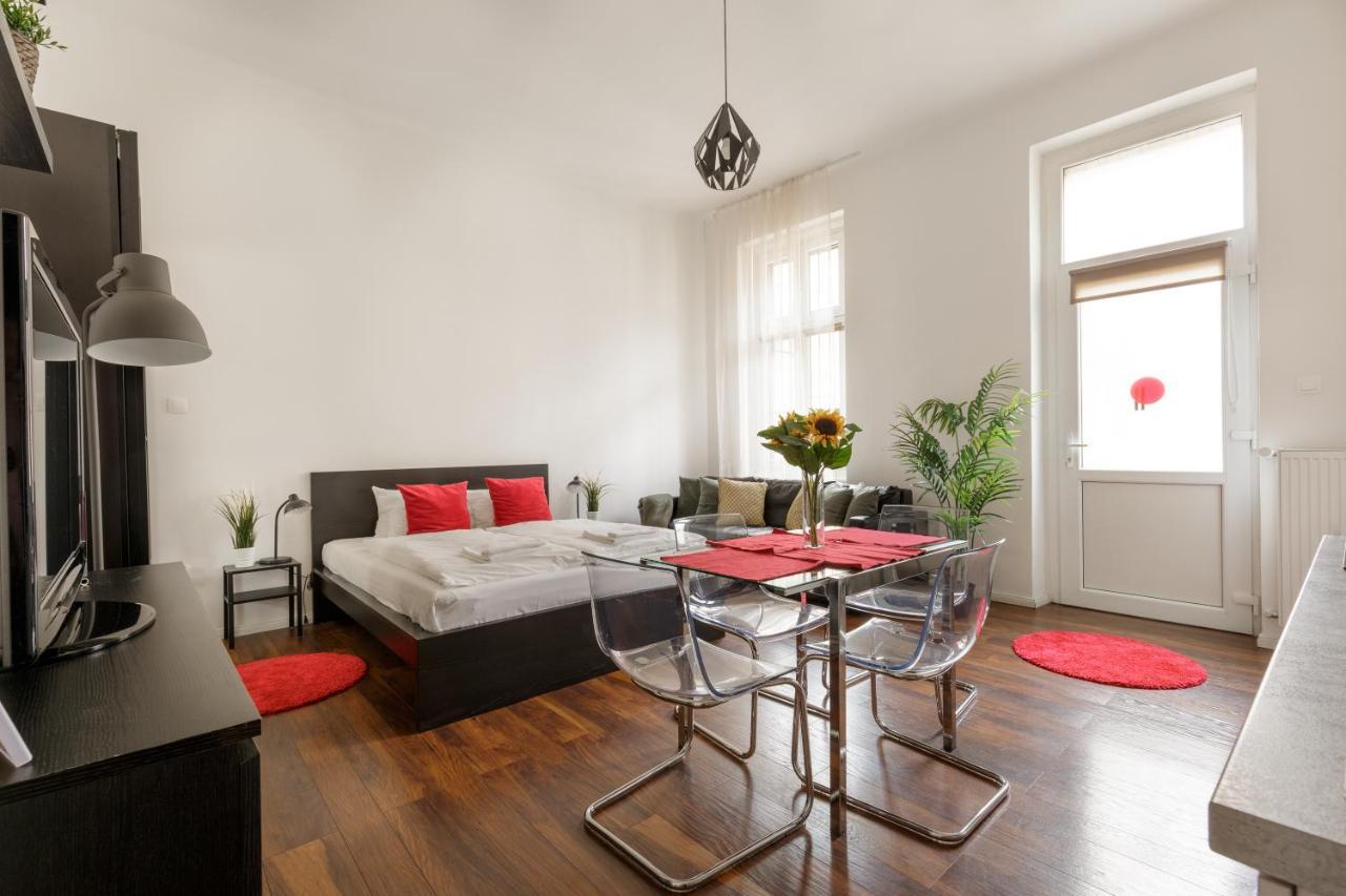 Red Dot Two - New Unit In The Heart Of Party Town Apartamento Budapeste Exterior foto