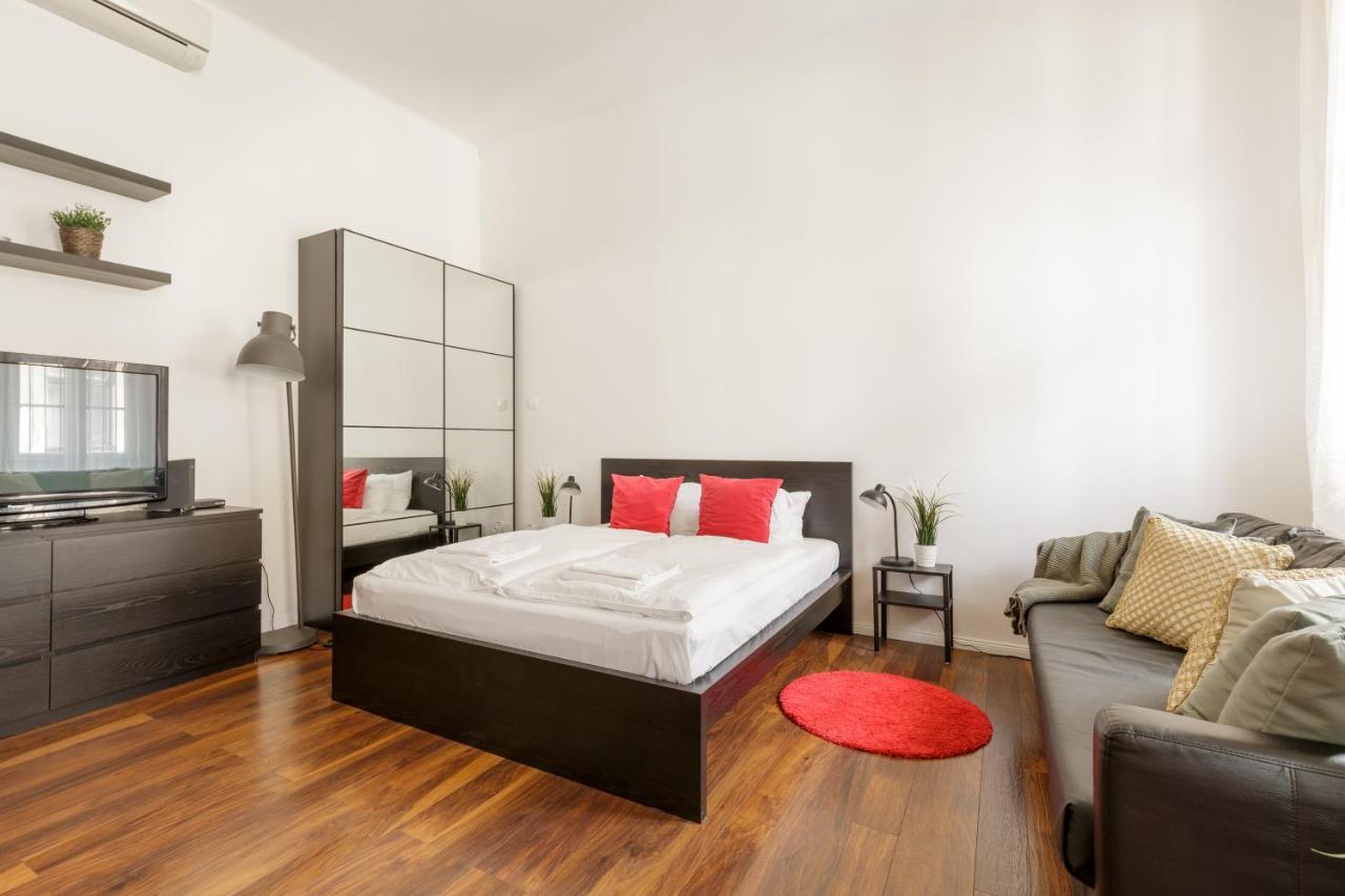 Red Dot Two - New Unit In The Heart Of Party Town Apartamento Budapeste Exterior foto