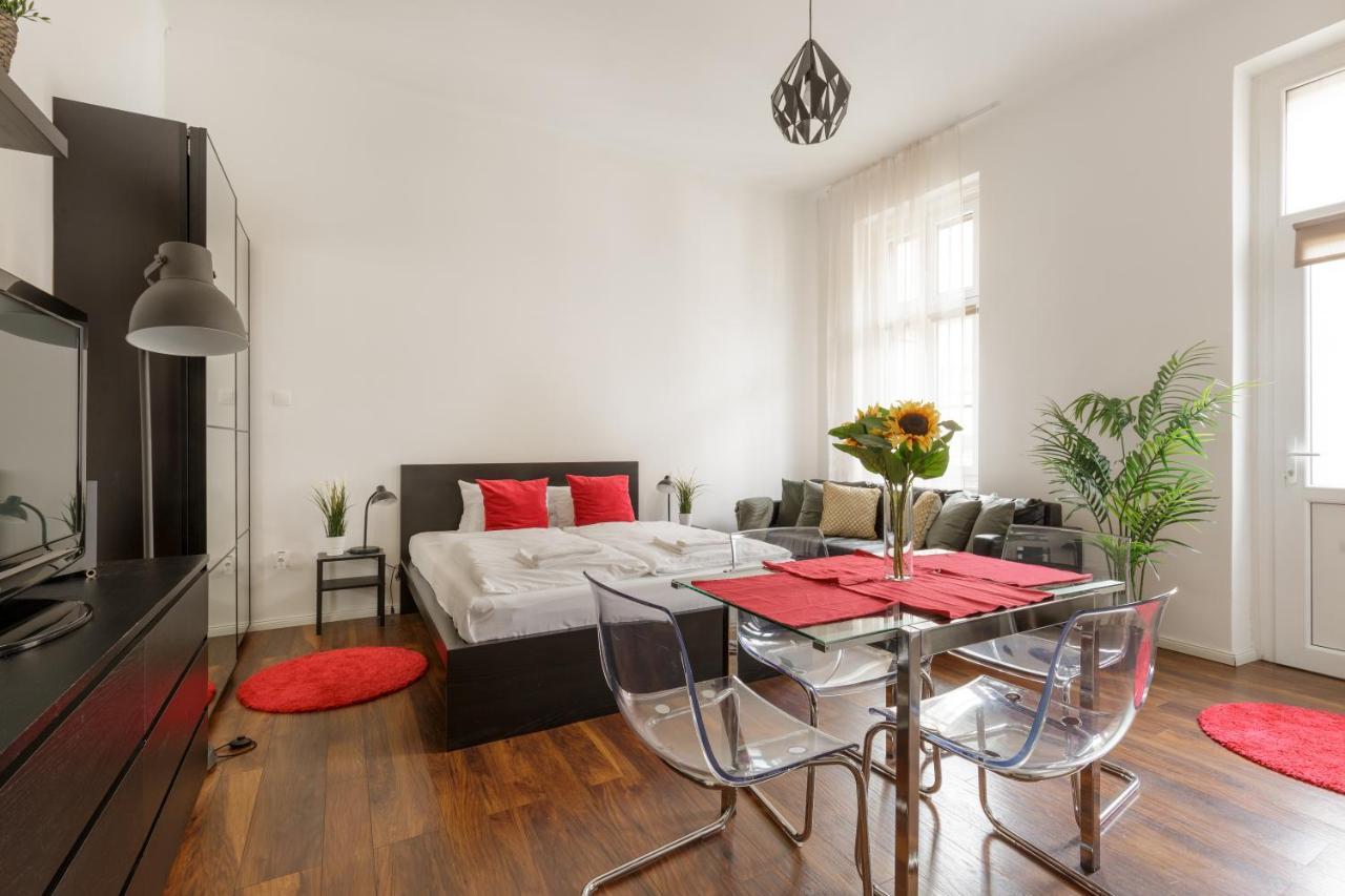 Red Dot Two - New Unit In The Heart Of Party Town Apartamento Budapeste Exterior foto