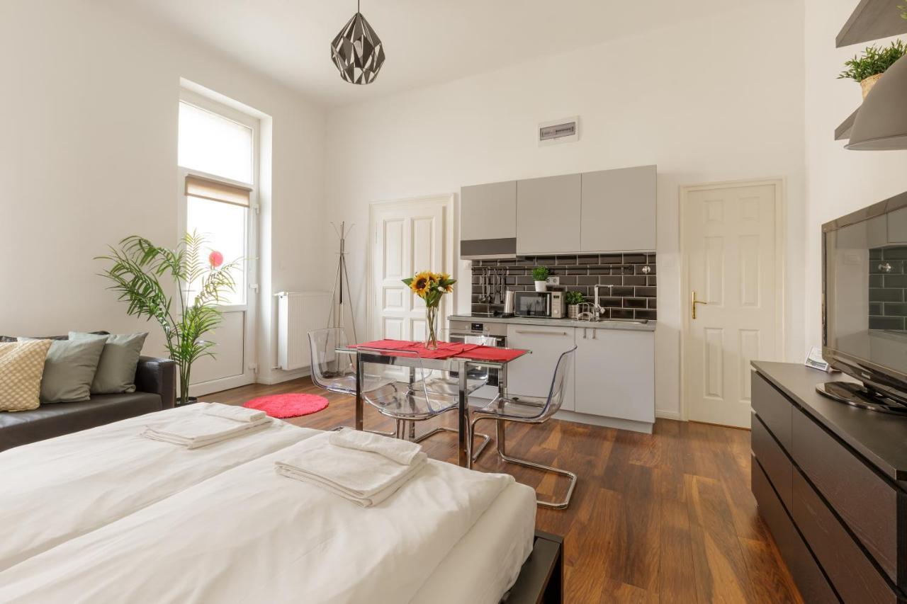 Red Dot Two - New Unit In The Heart Of Party Town Apartamento Budapeste Exterior foto